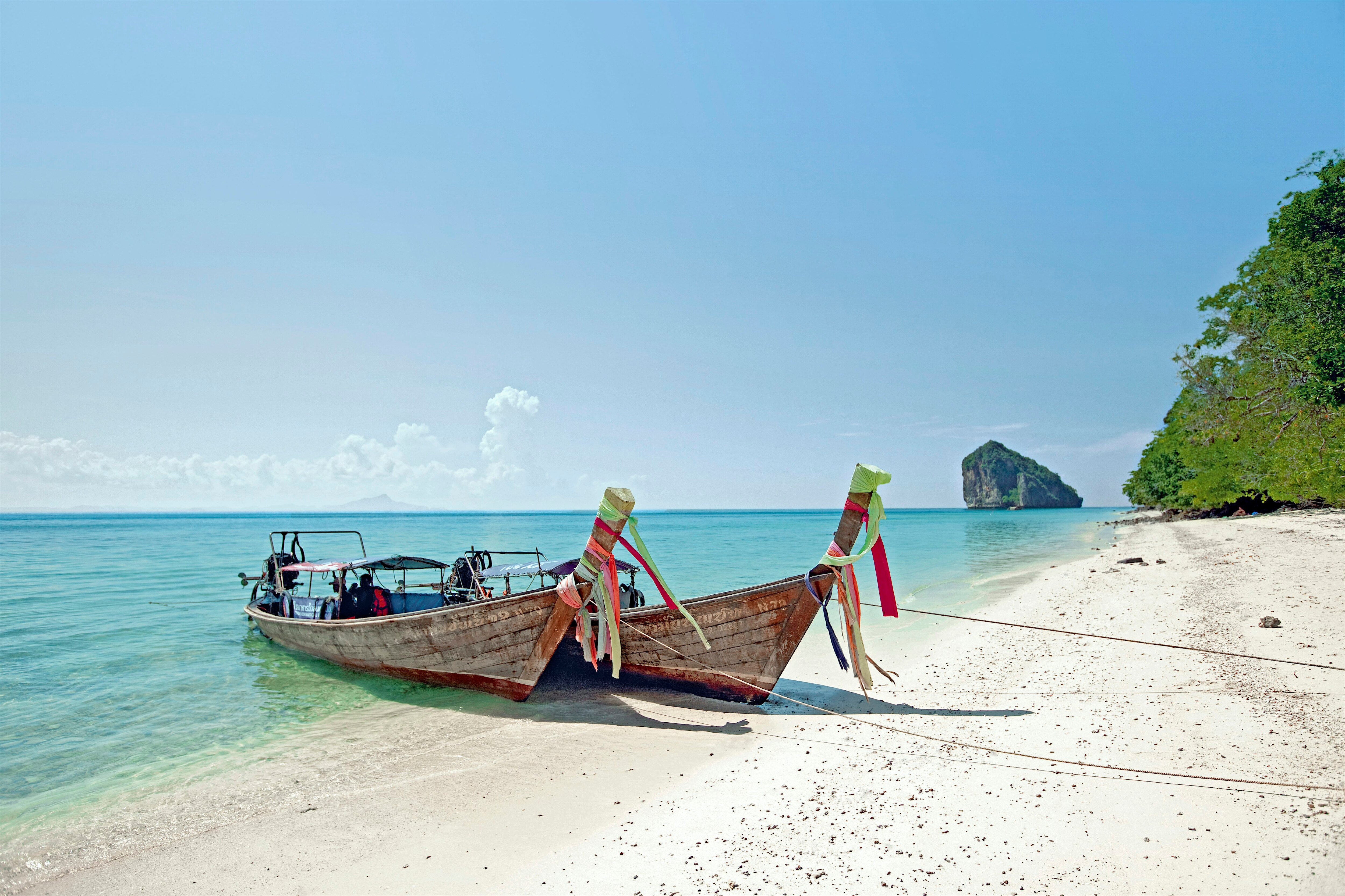 pitkähäntäveneitä-rannalla-ao-nang-thaimaa-tui