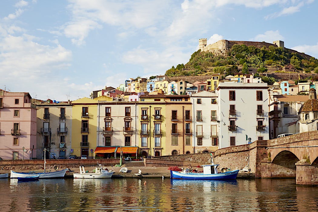 kaupunkinäkymä-bosa-sardinia-tui