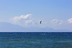 Tragaki.