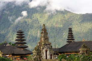 ulun-danu-temppeli-bali-indonesia-tui