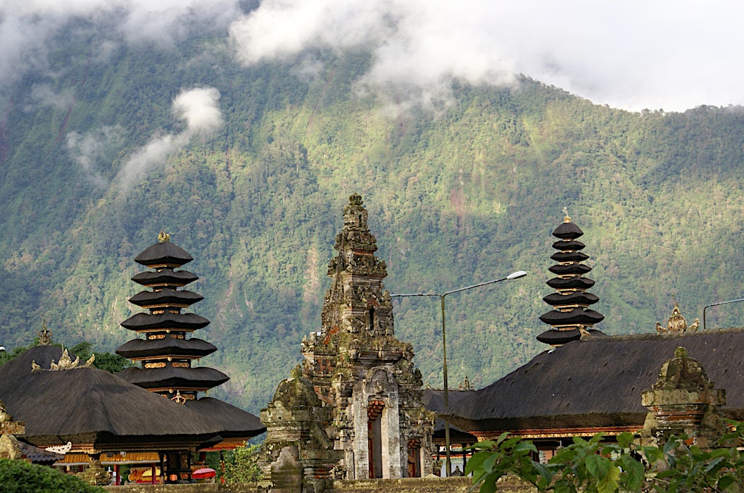 ulun-danu-temppeli-bali-indonesia-tui