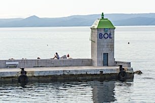 Majakan torni, jossa teksti 