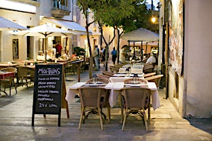ravintolaterasseja-alcudian-vanhassa-kaupungissa-mallorca-tui