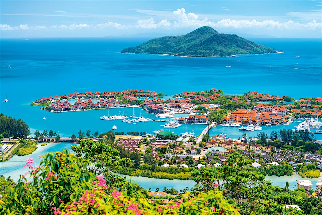Ilmakuva Seychellien saaristosta ja satama-alueesta