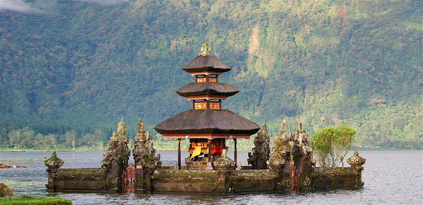 ulun-danu-temppeli-bali-indonesia