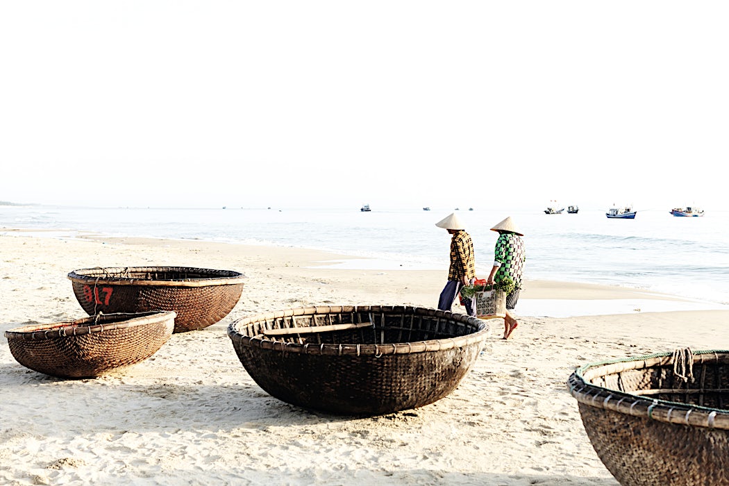 kalastajat-cho-bien-tam-tien-da-nang-vietnam-tui