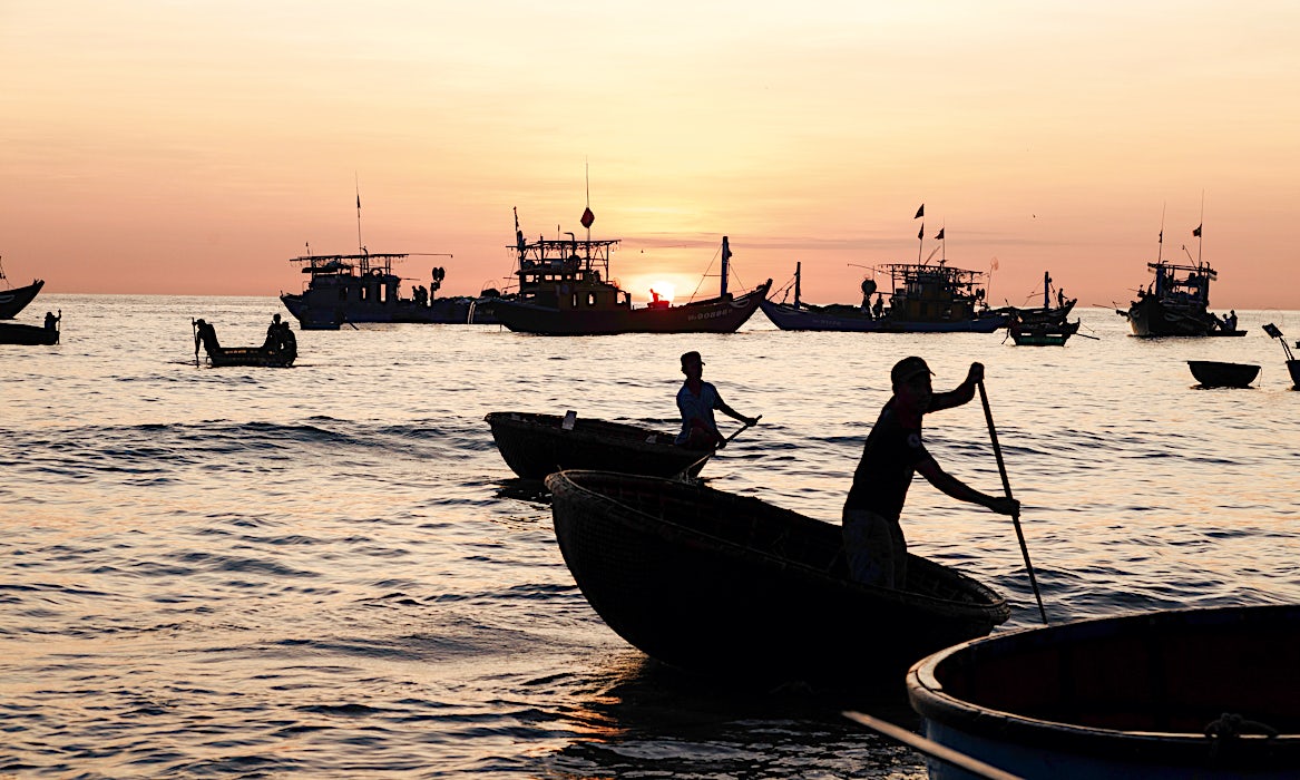 kalastajat-auringonlasku-cho-bien-tam-tien-da-nang-vietnam-tui